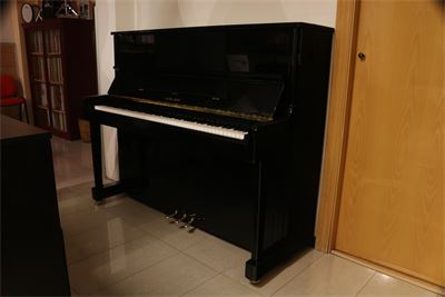 Piano vertical NA 121 K -maq. TOYO