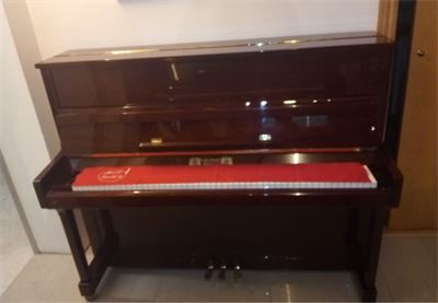 Piano acústic PERZINA 122