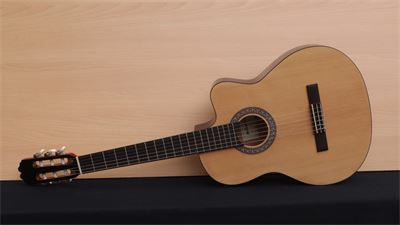 Guitarra clásica SARA