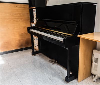 Piano acústic YAMAHA 121 U10BL