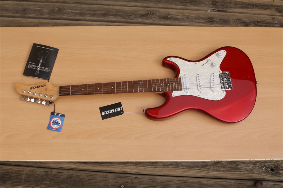Guitarra elèctrica FERNANDES retrorocket