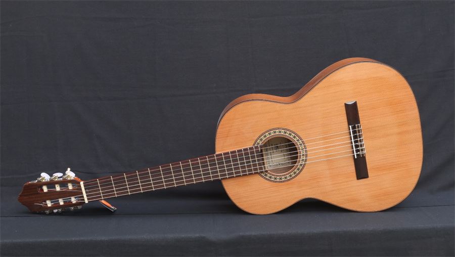 Guitarra clásica AZAHAR 107 NOGAL AMERICANA